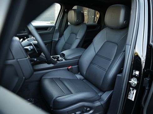 New 2026 Porsche Cayenne S image 5