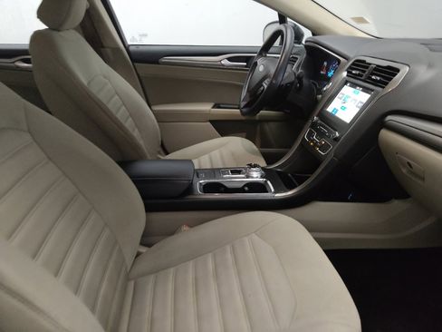 Used 2018 Ford Fusion SE FWD image 21