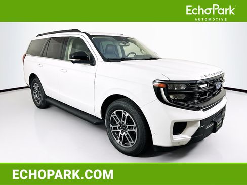 Used 2025 Ford Expedition Active AWD/4WD image 1