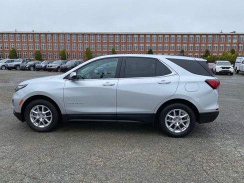 Used 2022 Chevrolet Equinox LT image 2