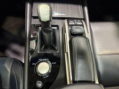 Used 2016 Lexus GS 200t RWD image 25