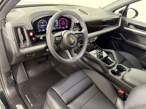 Used 2026 Porsche Cayenne image 4