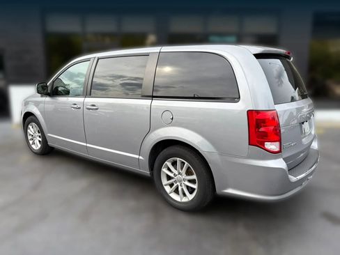 Used 2018 Dodge Grand Caravan GT image 3