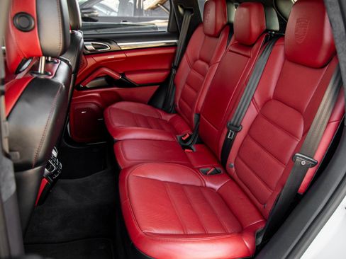 Certified 2018 Porsche Cayenne Turbo image 36