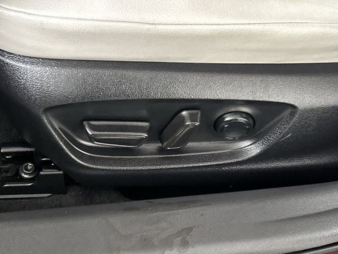 Used 2022 Toyota Camry SE image 19