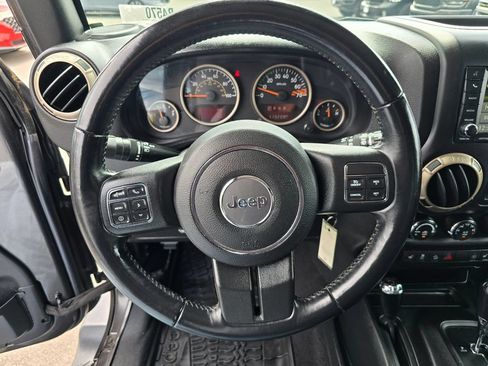 Used 2017 Jeep Wrangler Unlimited Sahara AWD/4WD image 18