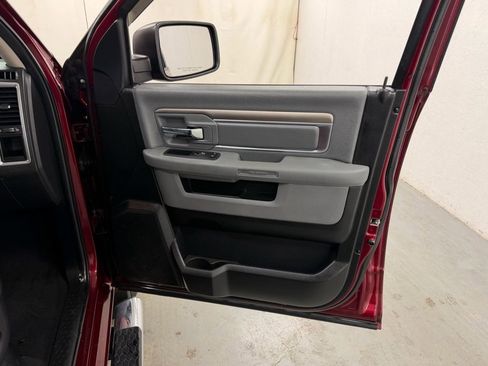 Used 2017 RAM 1500 Classic SLT AWD/4WD image 9