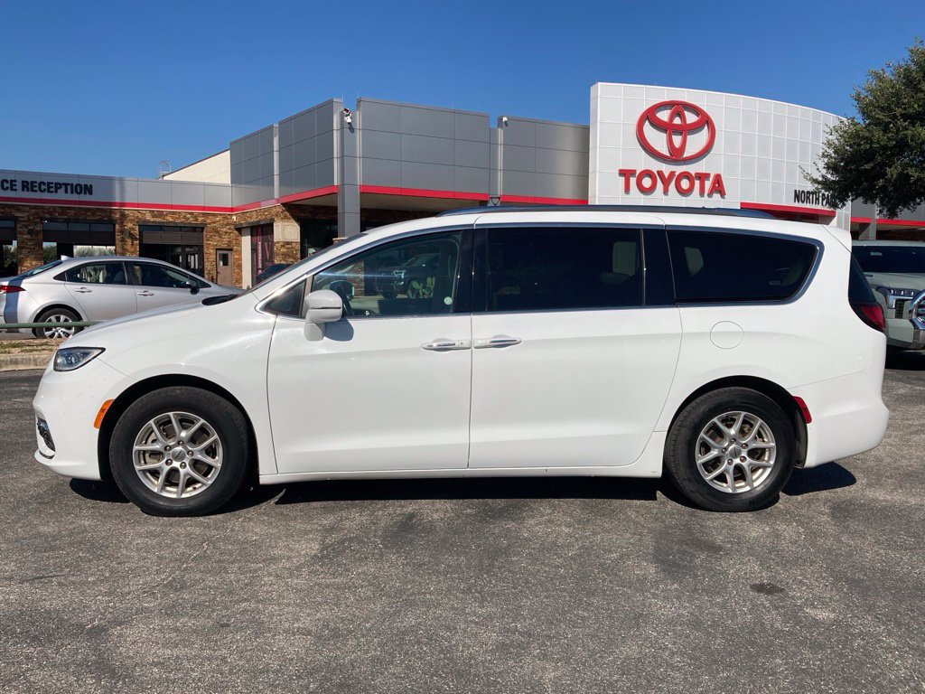 Used 2021 Chrysler Pacifica Touring-L FWD image 8