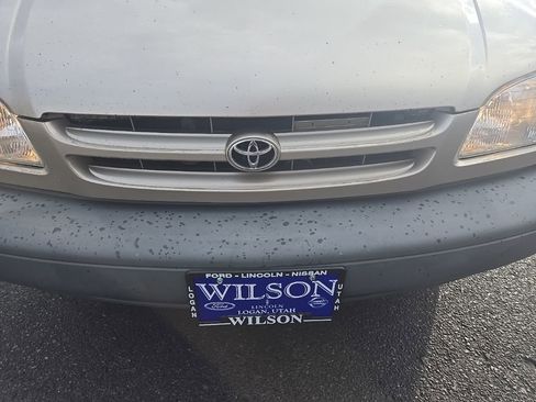 Used 2000 Toyota Sienna LE image 28