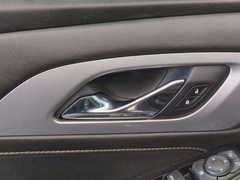 Used 2019 Chevrolet Traverse LT image 11