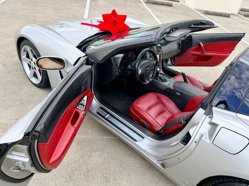 Used 2007 Chevrolet Corvette Coupe w/ Preferred Equipment Group RWD image 27