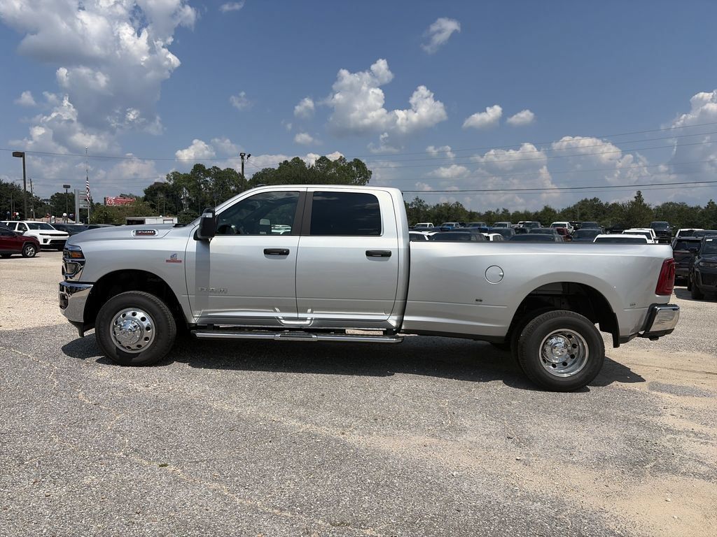 New 2027 RAM 3500 Big Horn AWD/4WD image 3