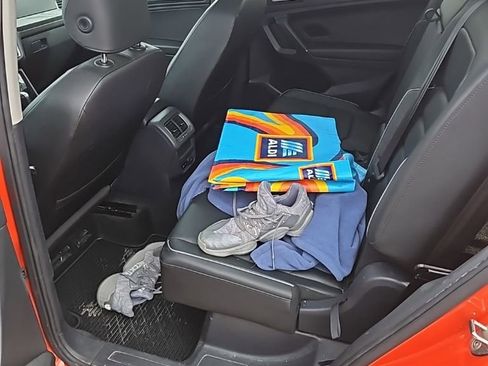 Used 2018 Volkswagen Tiguan SEL Premium w/ 3rd Row Seat Package image 8