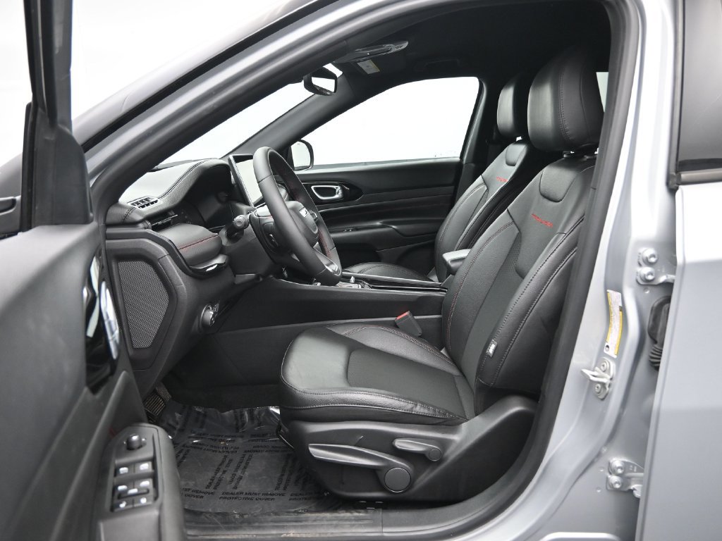 Used 2024 Jeep Compass Trailhawk AWD/4WD image 25