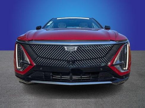 Certified 2024 Cadillac Lyriq Luxury AWD/4WD image 8
