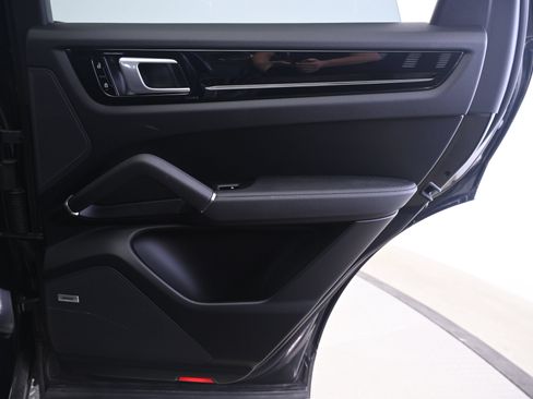 Certified 2020 Porsche Cayenne AWD/4WD image 16
