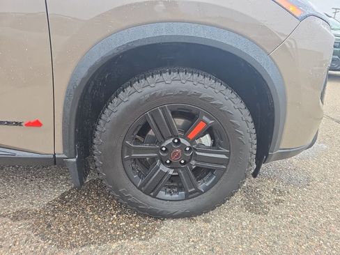 Used 2025 Nissan Rogue SV AWD/4WD image 8