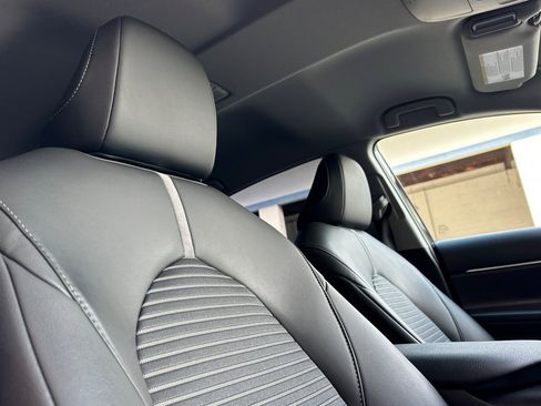 Used 2023 Toyota Camry SE image 19