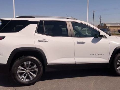 Used 2025 Chevrolet Equinox LT w/ Convenience Package II AWD/4WD image 2