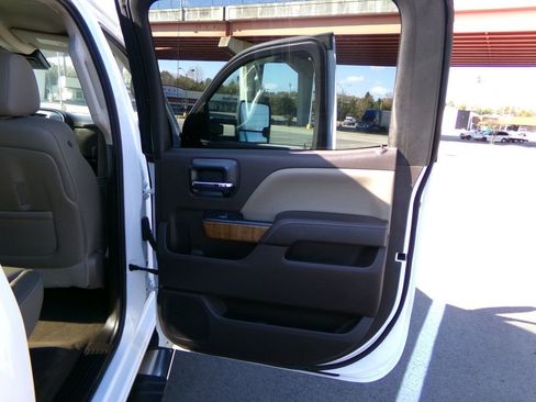 Used 2015 GMC Sierra 3500 SLT w/ Duramax Plus Package image 11