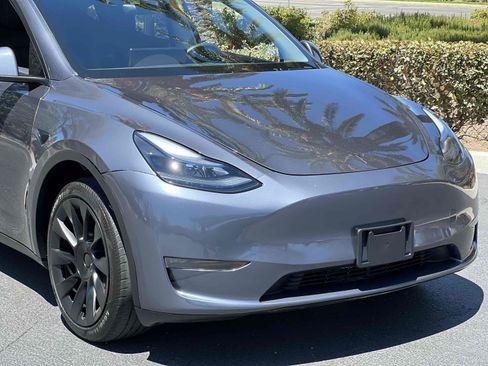 Used 2023 Tesla Model Y Long Range AWD/4WD image 53