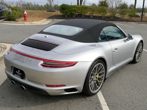 Used 2017 Porsche 911 Carrera 4S image 5
