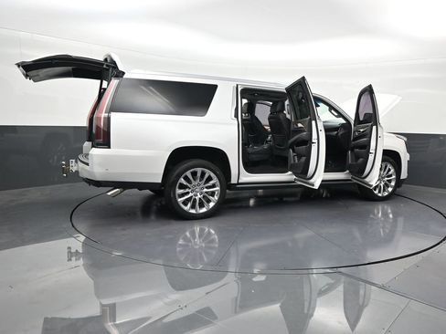 Used 2019 Cadillac Escalade ESV Premium Luxury RWD image 35