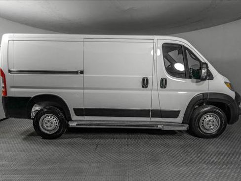 Used 2025 RAM ProMaster 2500 w/ U-Haul Equipment Group FWD image 9