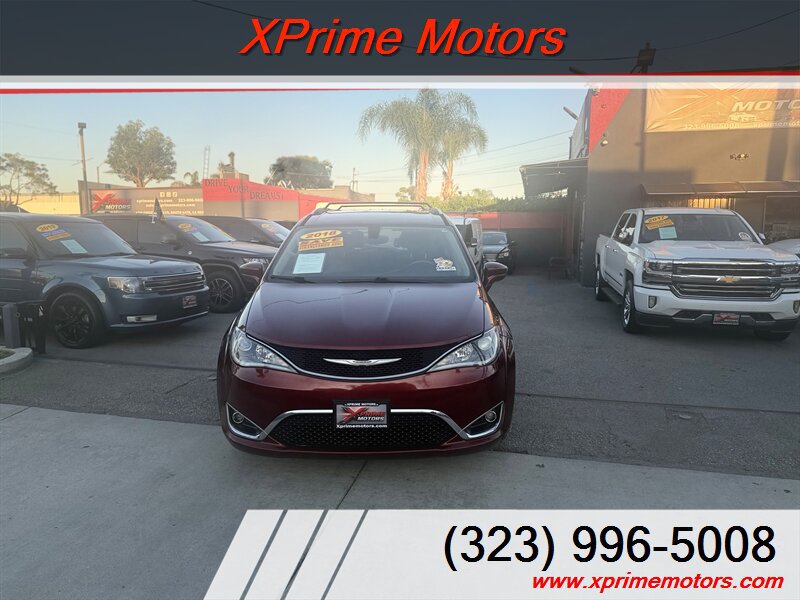 Used 2018 Chrysler Pacifica Touring-L FWD image 2