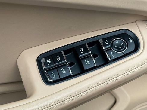 Certified 2023 Porsche Macan Turbo image 13