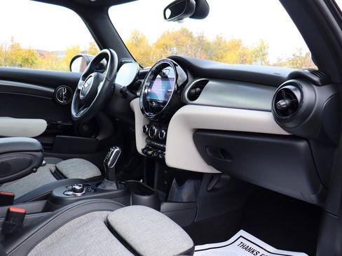 Used 2022 MINI Cooper SE w/ Driver Assistance Package image 17