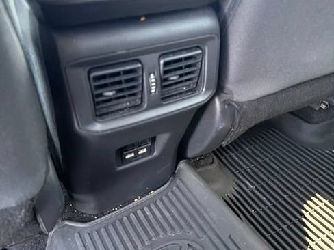 Used 2021 Toyota RAV4 XLE AWD/4WD image 18