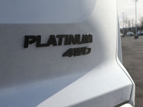 New 2025 Nissan Pathfinder Platinum image 11