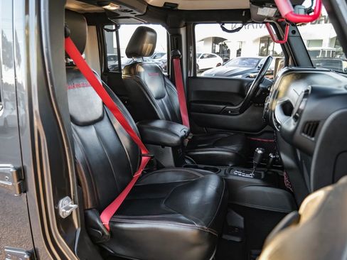 Used 2017 Jeep Wrangler Unlimited Rubicon image 33
