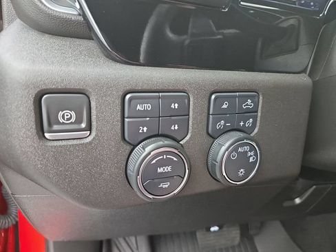 Used 2025 Chevrolet Silverado 1500 LT AWD/4WD image 24