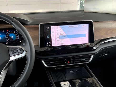 Used 2026 Volkswagen Atlas SE w/ Panoramic Sunroof Package FWD image 6