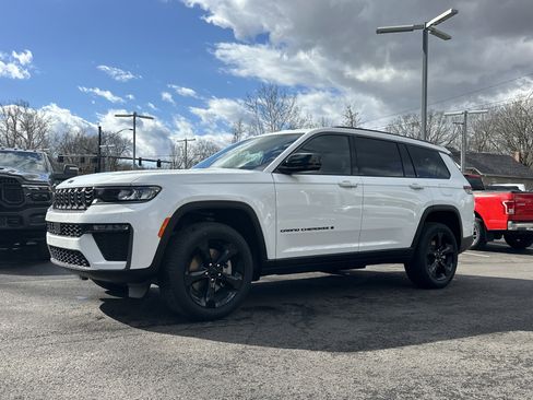 New 2026 Jeep Grand Cherokee L Limited w/ Limited Altitude Package AWD/4WD image 23