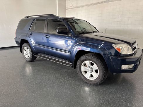 Used 2005 Toyota 4Runner SR5 w/ Preferred Accessory Pkg image 2