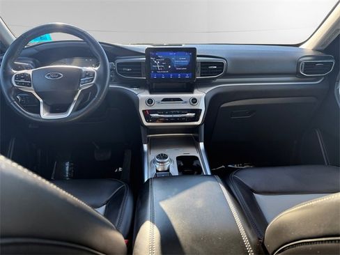 Used 2022 Ford Explorer XLT w/ Equipment Group 202A image 10