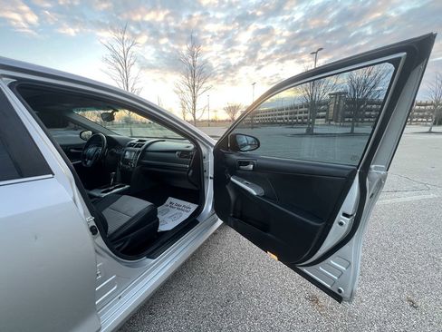 Used 2013 Toyota Camry SE w/ Convenience Pkg image 10