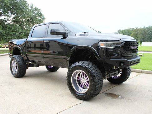 Used 2019 RAM 1500 Laramie w/ Sport Appearance Package AWD/4WD image 4