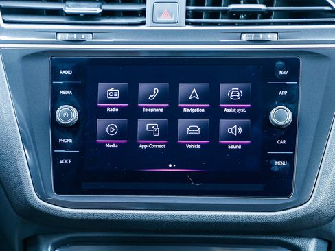 Used 2024 Volkswagen Tiguan SEL R-Line image 12