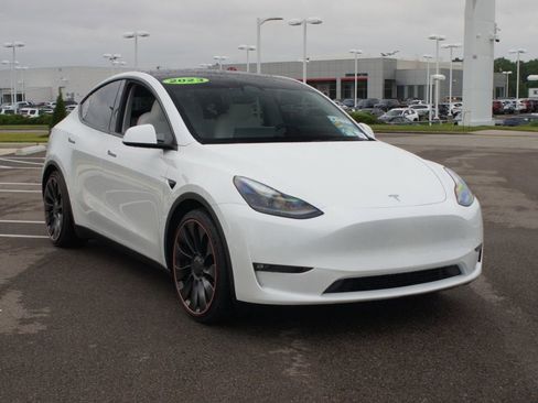Used 2023 Tesla Model Y Performance AWD/4WD image 2