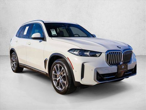 Used 2024 BMW X5 xDrive40i w/ Parking Assistance Package AWD/4WD image 3