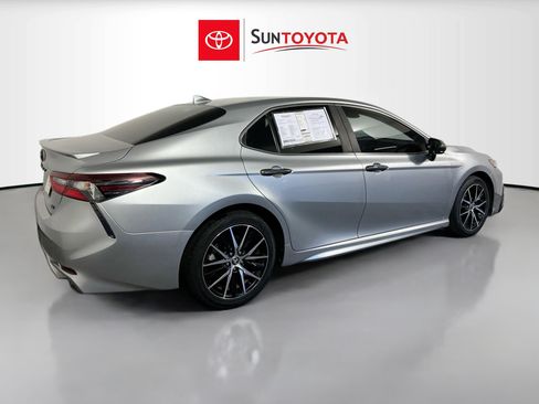 Used 2021 Toyota Camry SE image 4