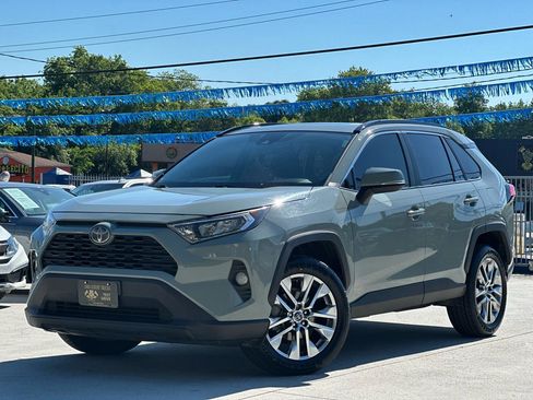 Used 2020 Toyota RAV4 XLE Premium FWD image 3