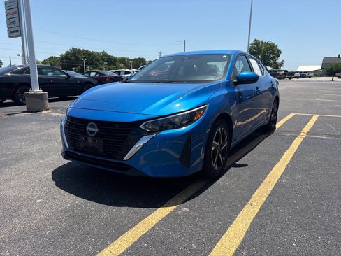 Used 2025 Nissan Sentra SV FWD image 1