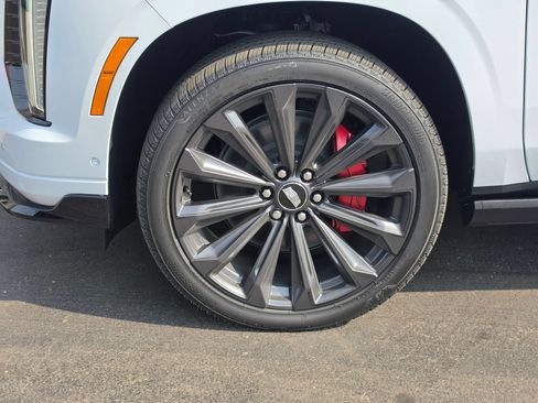 Used 2025 Cadillac Escalade V AWD/4WD image 4