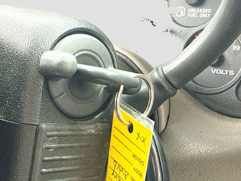 Used 2004 Chevrolet Astro Passenger AWD w/ LS Preferred Equipment Group image 9