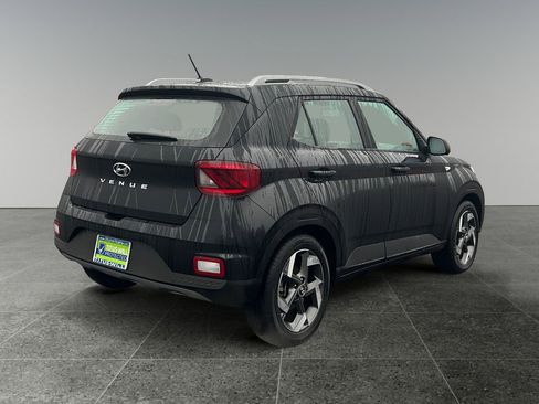Used 2025 Hyundai Venue SEL image 7